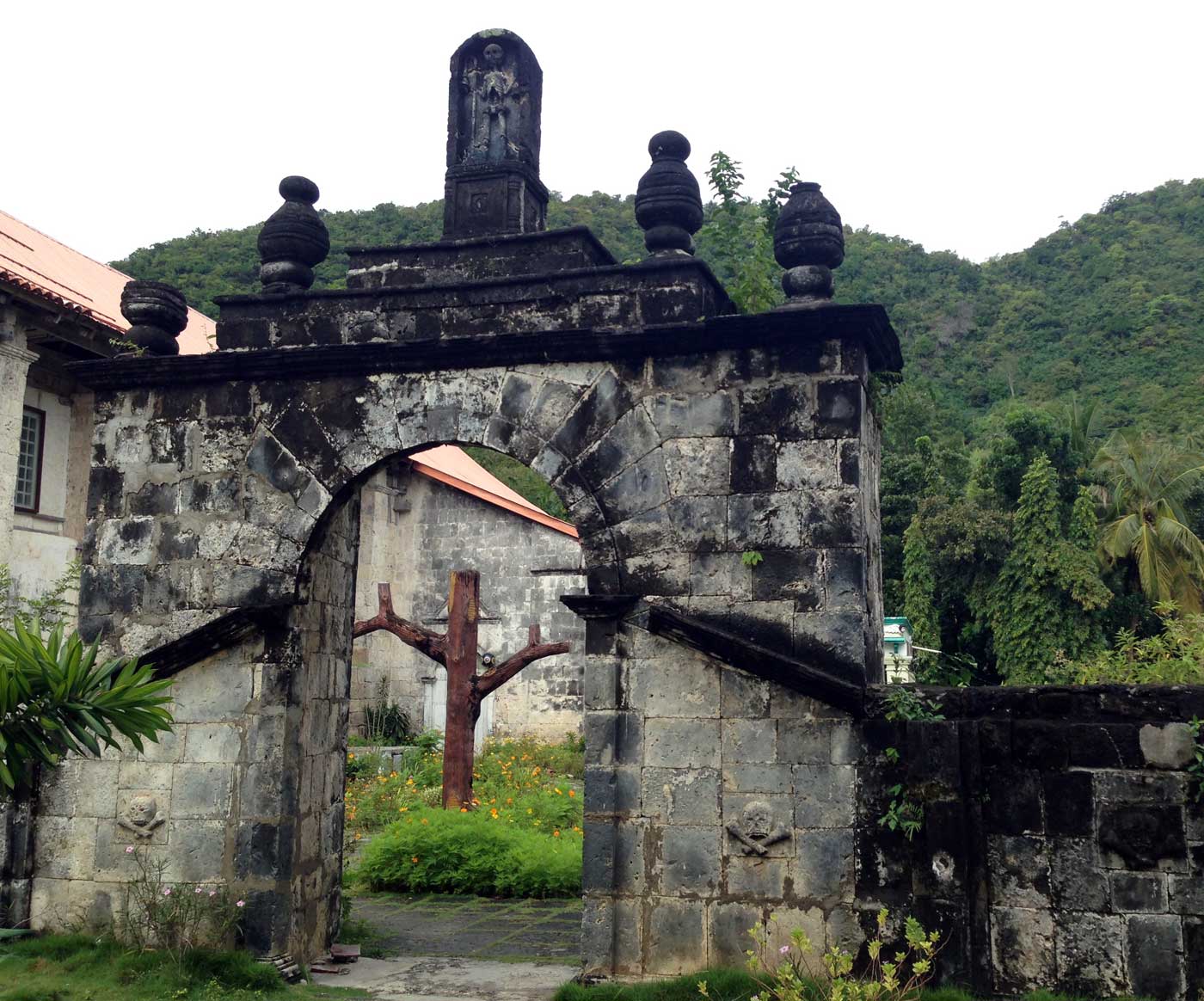 Boljoon plaza cemetery