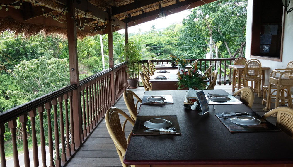 BBB Bar Restaurant in Alcoy offers a panoramic view of the sky, sea, and mountain.