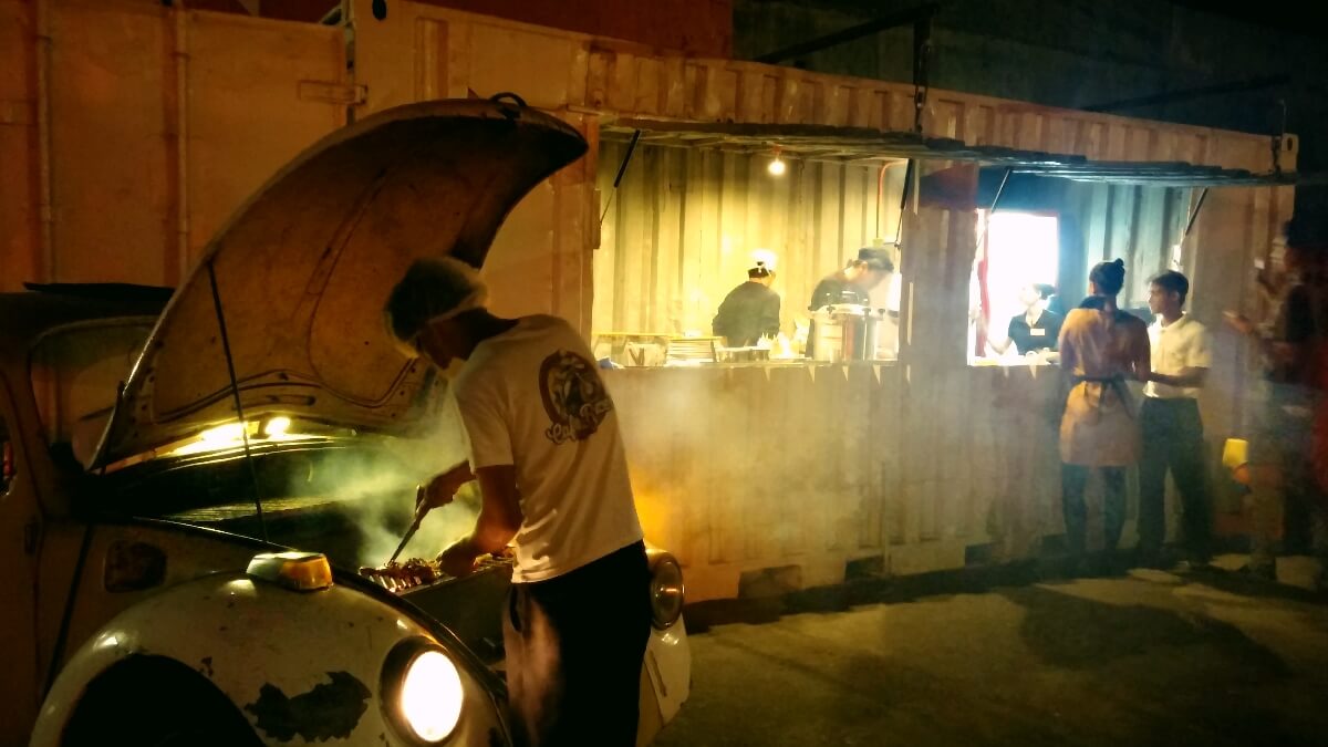 GRILL STATION. Check out this cool barbecue station. (Photo by Max Limpag)