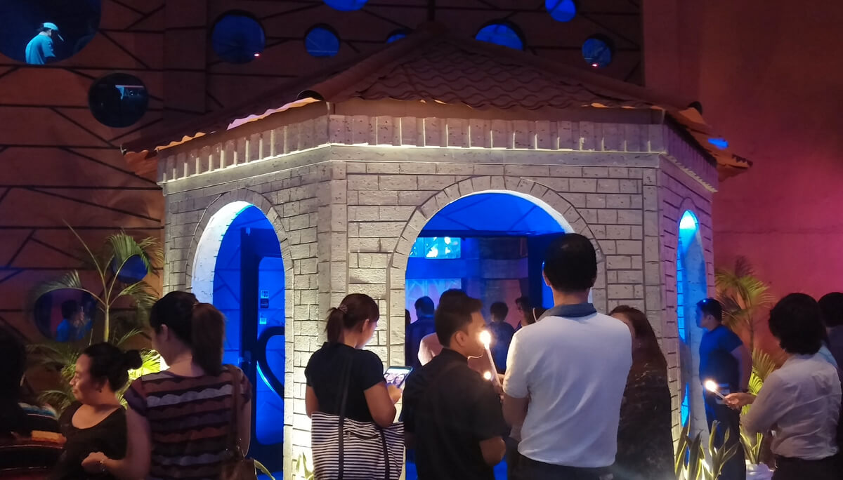 ENTRANCE TO BALLROOM. A replica of the Magellan's Cross kiosk serves as entrance to the ballroom.