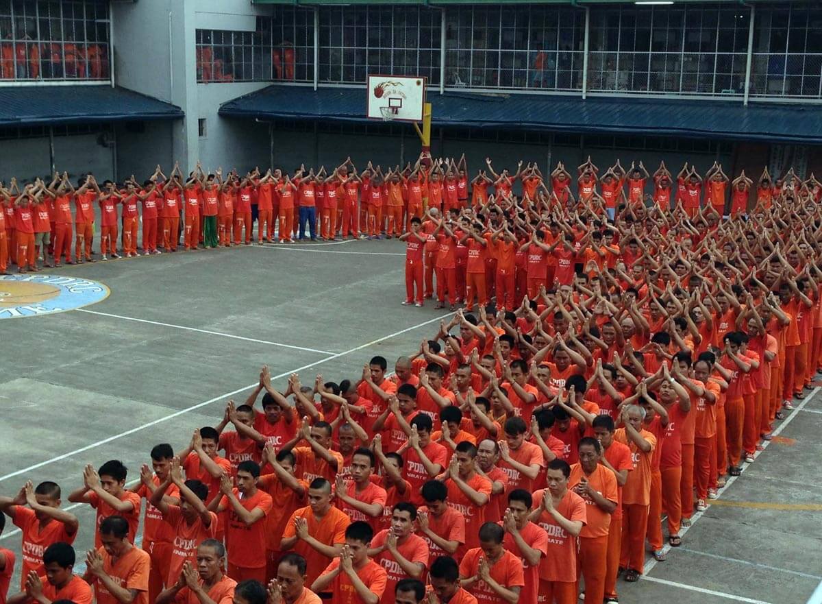 HONORING THE POPE. Inmates of the Cebu provincial jail dance to honor and thank Pope Francis for visiting the Philippines. (Photo from the Cebu Provincial Government Facebook Page)