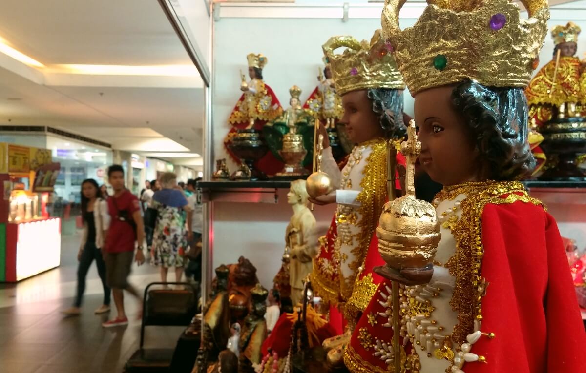 Sto. Niño de Cebu icons of various sizes and designs are on sale in one of the stalls in the Sinulog Trade Fair in SM City Cebu. (Photo by Max Limpag)