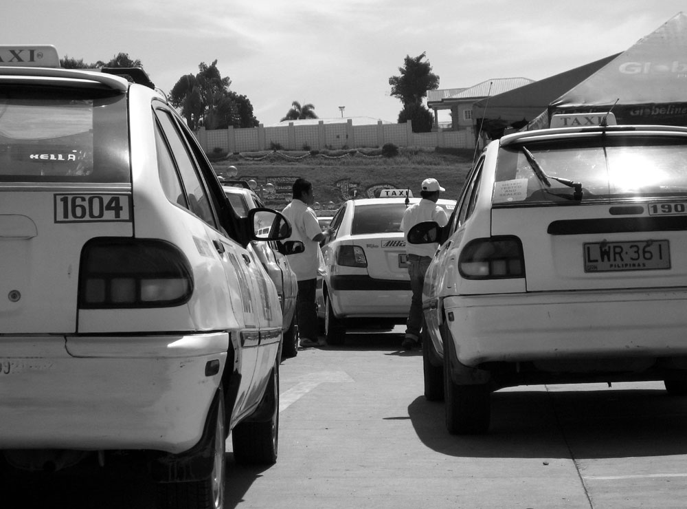 Cebu News Digest: March 7, 2015: Taxi flagdown rate reduced to P30 starting Mar. 9; Tiu open to settlement in Ungab case, wants apology; Road repairs may not be finished by APEC events in August