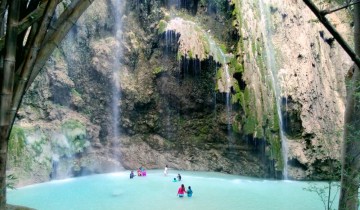 Tumalog Falls in Oslob offers breathtaking vista, refreshing experience