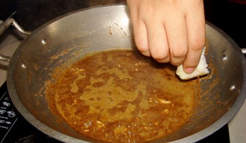 Doon Po Sa Amin video features Cebuano street food Tuslob Buwa