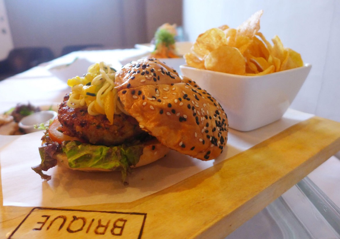 Crab cake sandwich Brique