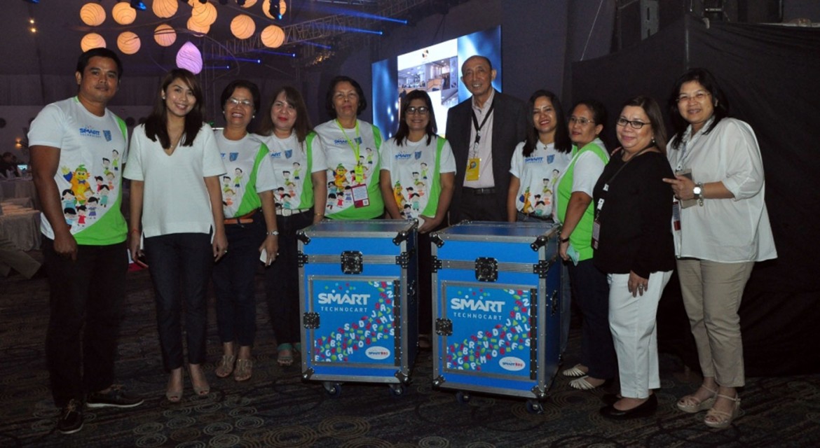 ACC brings digital learning to schools in Lapu-Lapu via Smart Technocart
