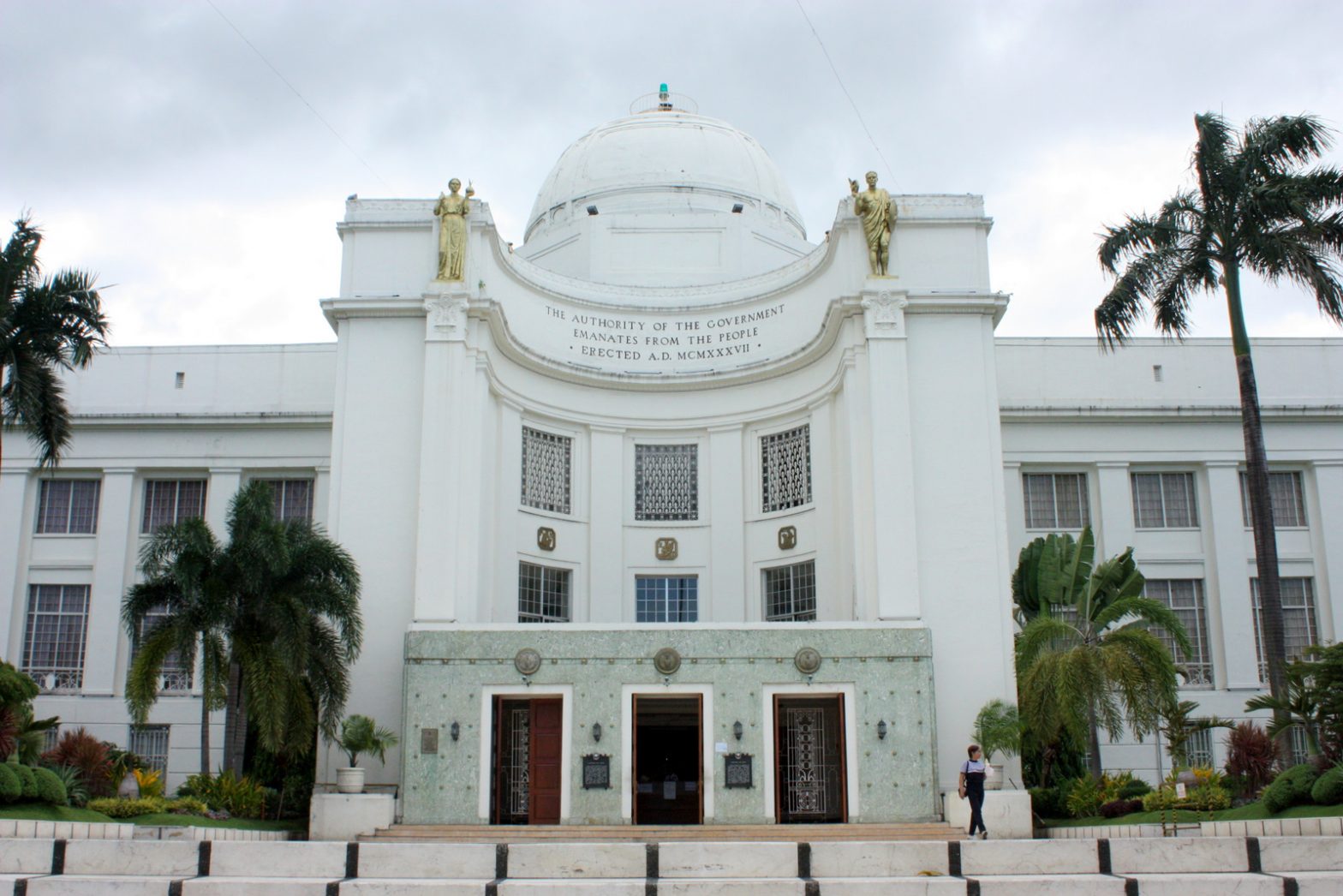 Road closures in Capitol area for LP rally this afternoon; Lapu-Lapu celebrates Kadaugan sa Mactan; Councilor’s kin evade cops in drug bust–Cebu News Digest for April 27, 2016