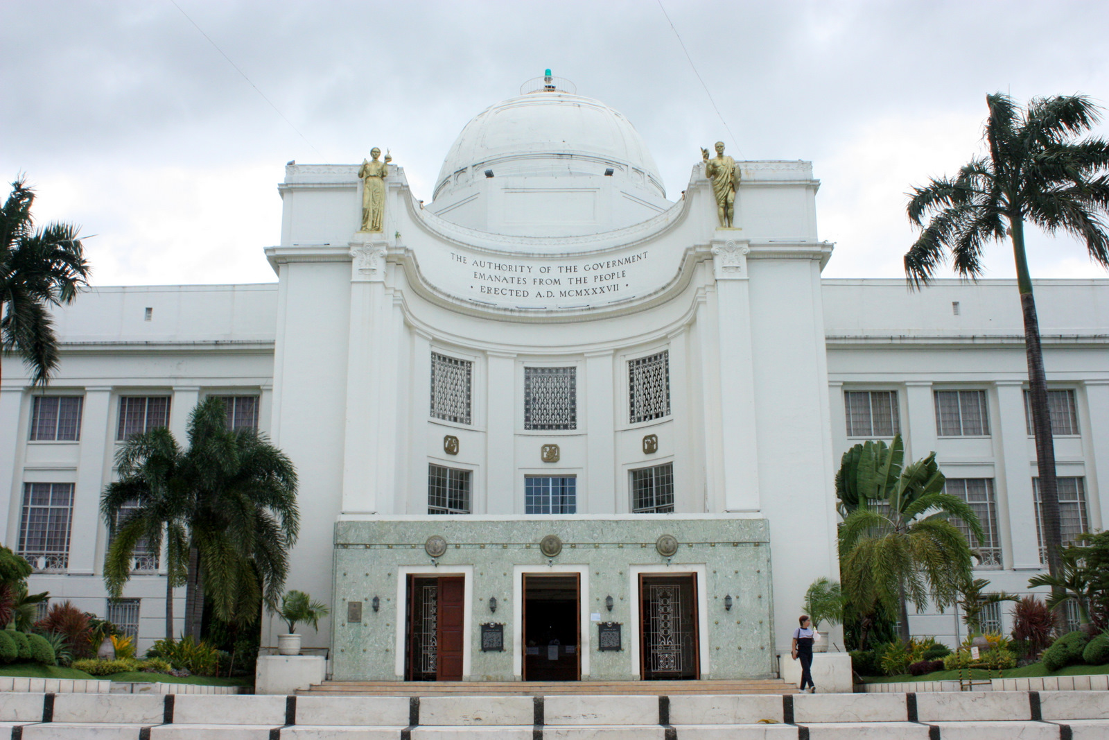 Road closures in Capitol area for LP rally this afternoon; Lapu-Lapu celebrates Kadaugan sa Mactan; Councilor’s kin evade cops in drug bust–Cebu News Digest for April 27, 2016