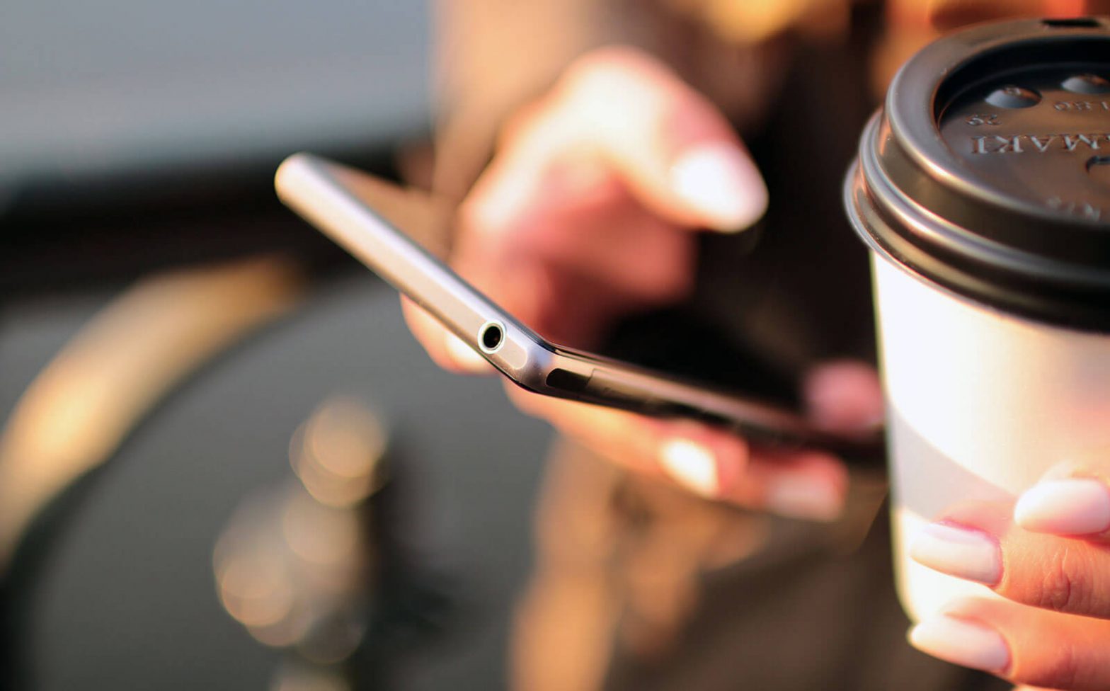 Smart starts deployment of LTE-Advanced mobile service