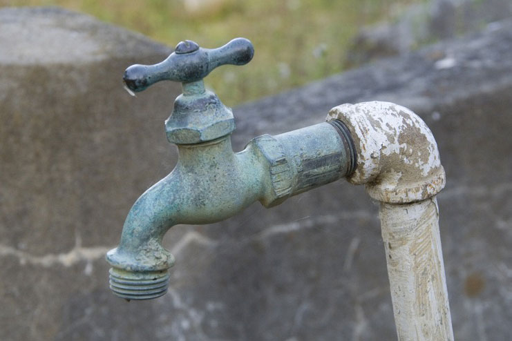 Scarce water despite heavy rains; 42 barangay captains defy Margot; Metro Cebu, DPWH eye compromise for traffic woes–Cebu News Digest for May 27, 2016.