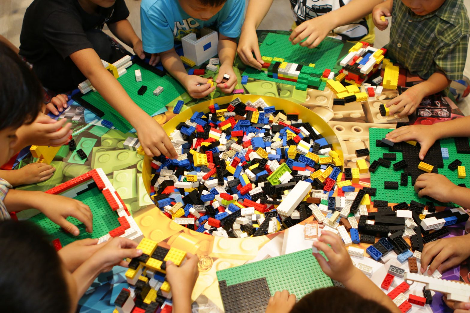 Rustan’s to host LEGO Minifigures Speed Building Competition