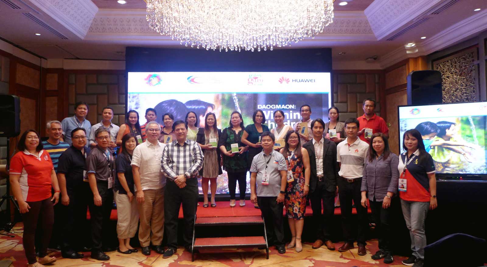 4 Cebu schools get tablets, gadgets, connectivity under PLDT, ACC program