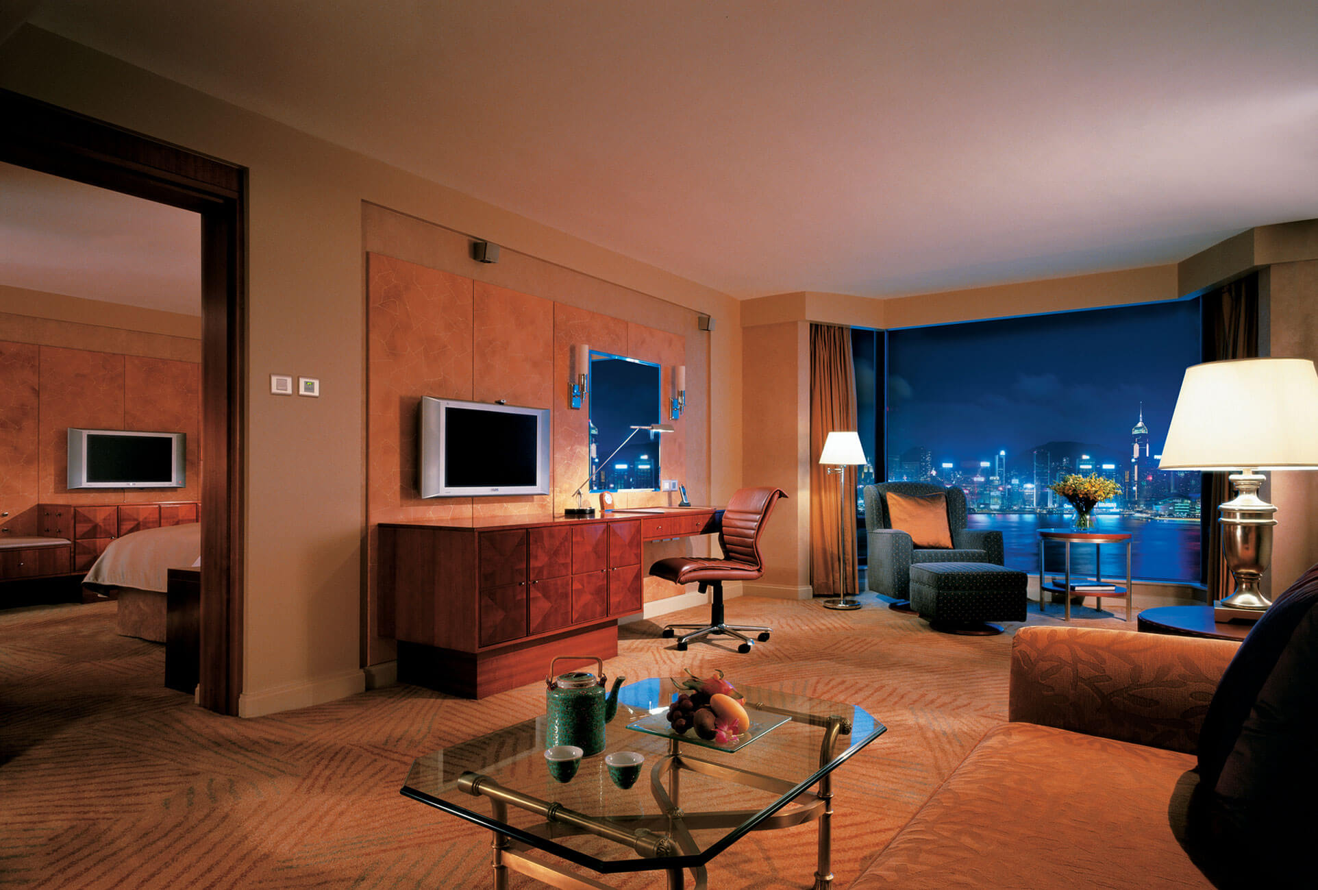 On offer at Kowloon Shangri-La, Hong Kong: Cultural experience, shopping discounts, iPhone 7 incentive