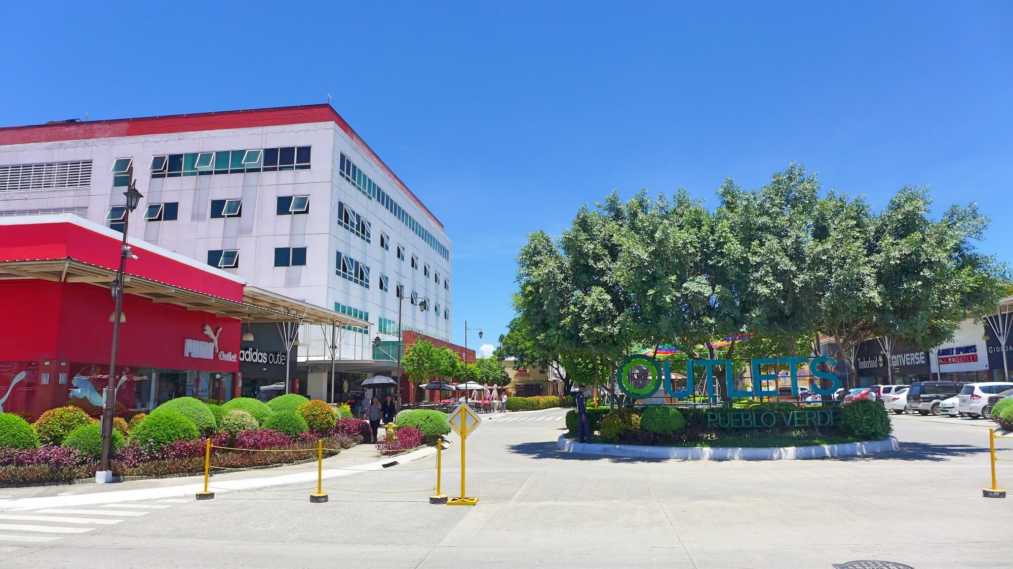 Mactan resorts, The Outlets shops hold sale in Great Lapu-Lapu Blowout