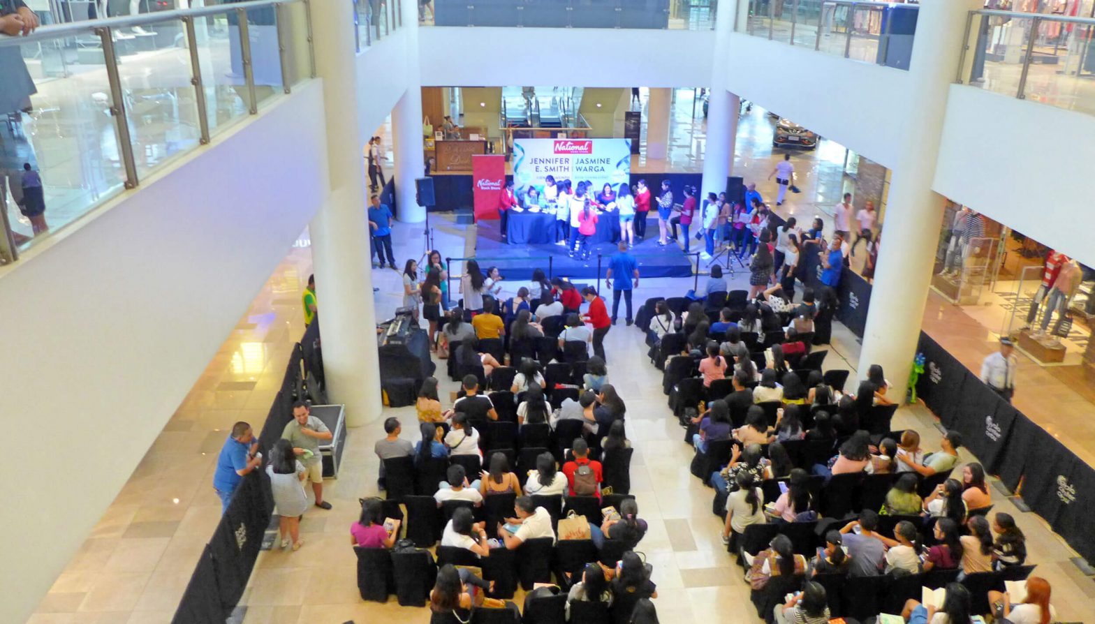Bestselling YA authors Jennifer Smith, Jasmine Warga sign books for Cebu fans