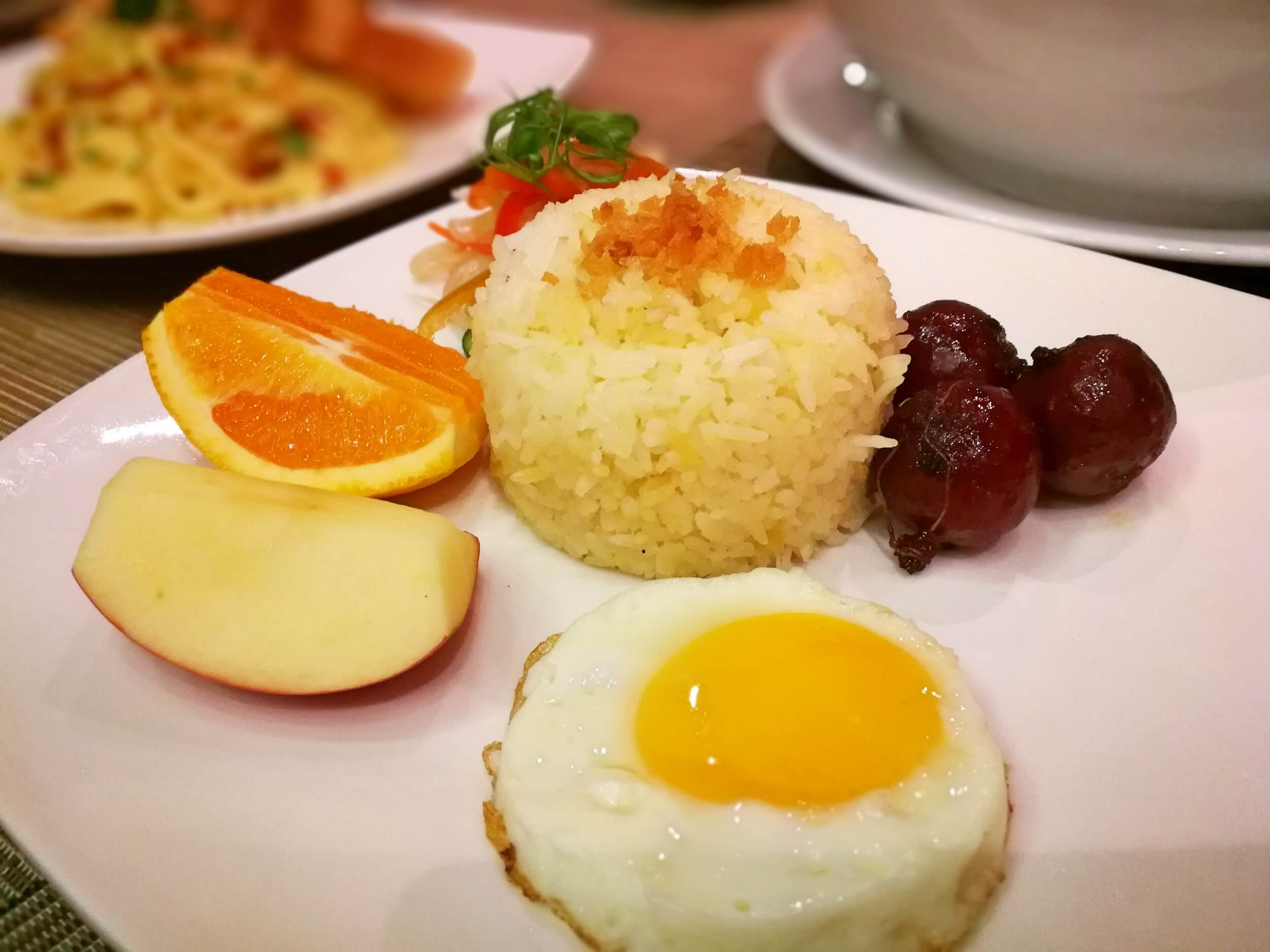 QCafe at Golden Prince Hotel & Suites