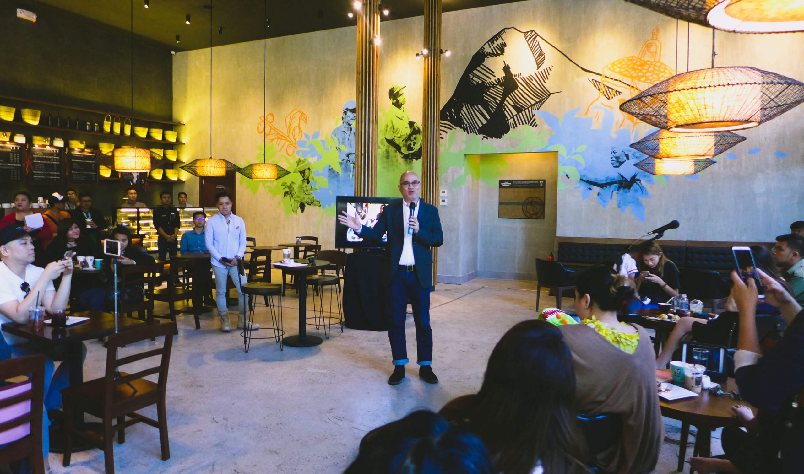 Bo’s Coffee turns Capitol branch into tribute store