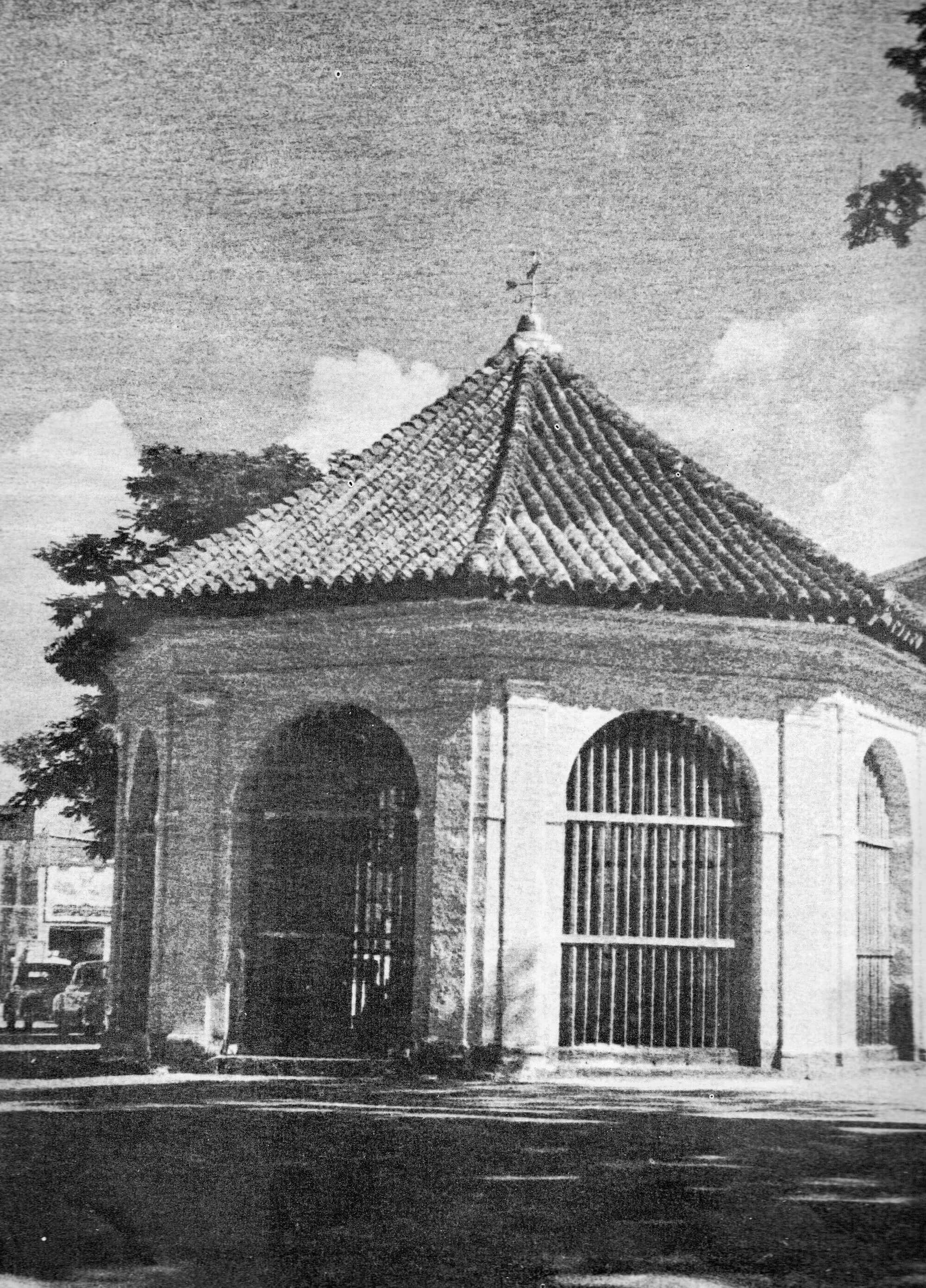 Magellan's Cross in 1965. ({Photo provided by the Basilica Minore del Sto. Niño.