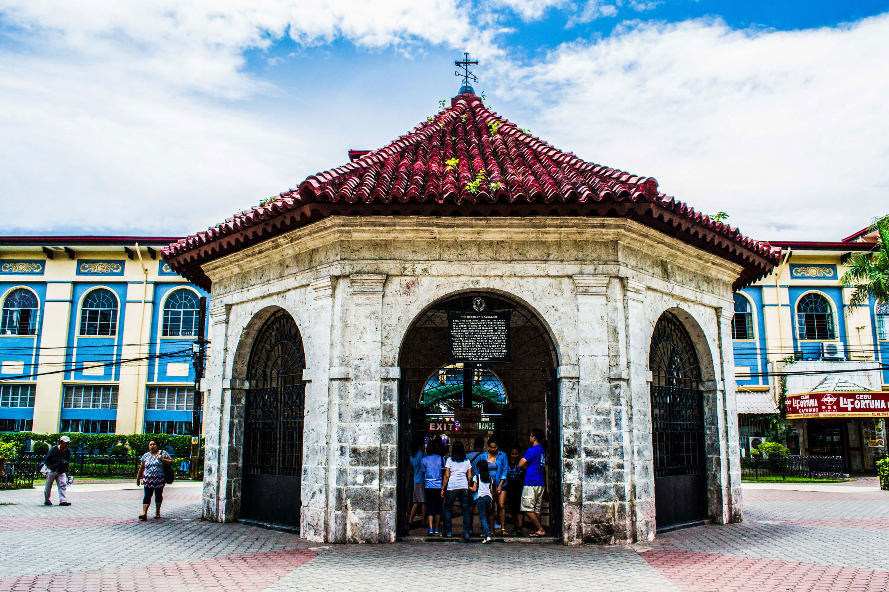 MAJOR TOURIST SPOT. Magellan’s Cross is a top tourist attraction in Cebu. It’s part of the tour circuit that includes the Basilica Minore del Sto. Niño, Cebu Metropolitan Cathedral, Fort San Pedro, and Plaza Independencia. (Photo provided by the Basilica Minore del Sto. Niño de Cebu)