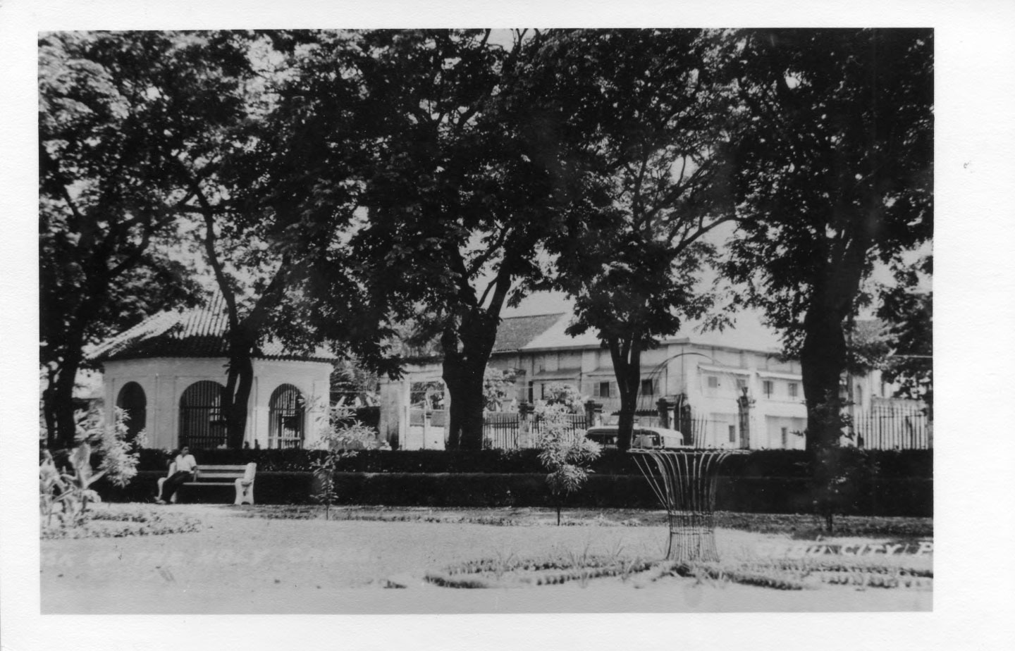 MAGELLAN’S CROSS. This undated photo shows a view of the cross from Cebu City Hall. Behind it is the Basilica Minore del Sto. Niño convent. (Photo from the Cebuano Studies Center of the University of San Carlos)