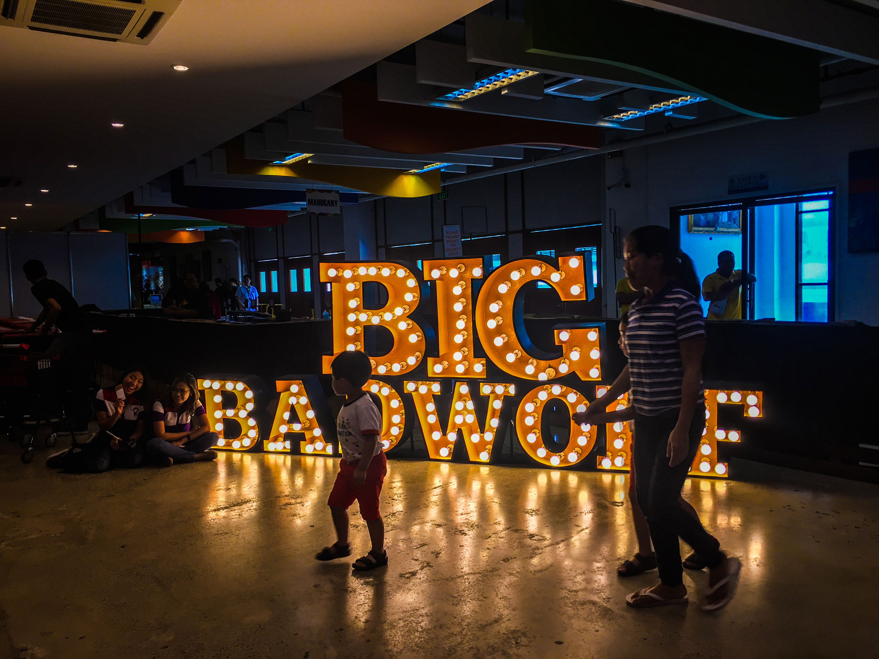 WORLD'S BIGGEST BOOK SALE. Book lovers and new readers will have time to search for their favorite titles and authors as the BBW Book Sale will be open 24 hours daily until Aug. 26, 2019 at the IEC Convention Center (IC3) in Cebu City.