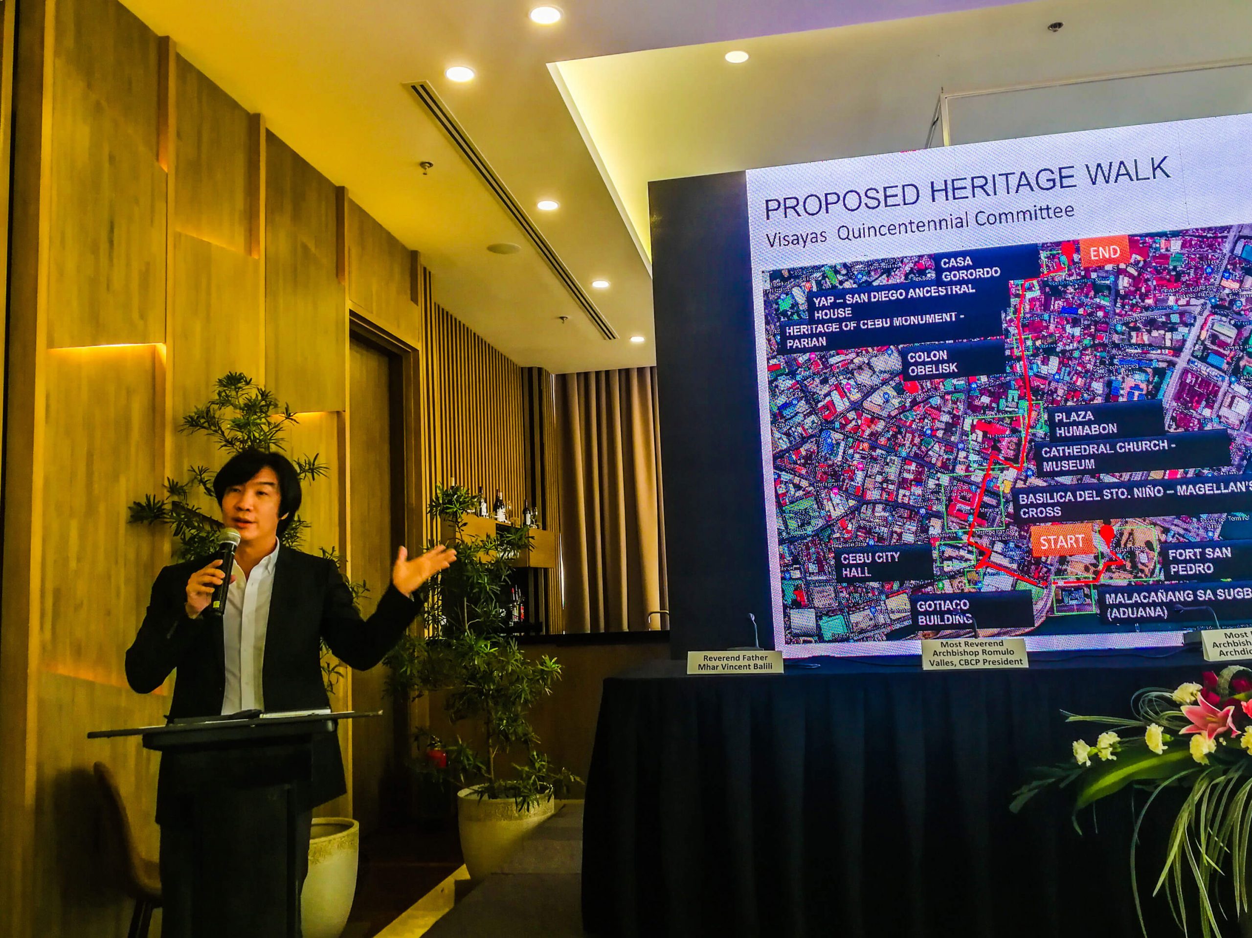 HERITAGE WALK. Designer Kenneth Cobonpue, head of the Visayas Quincentennial Committee, discusses the heritage walk the Cebu City Government and various stakeholders want to put up in time for the celebration.