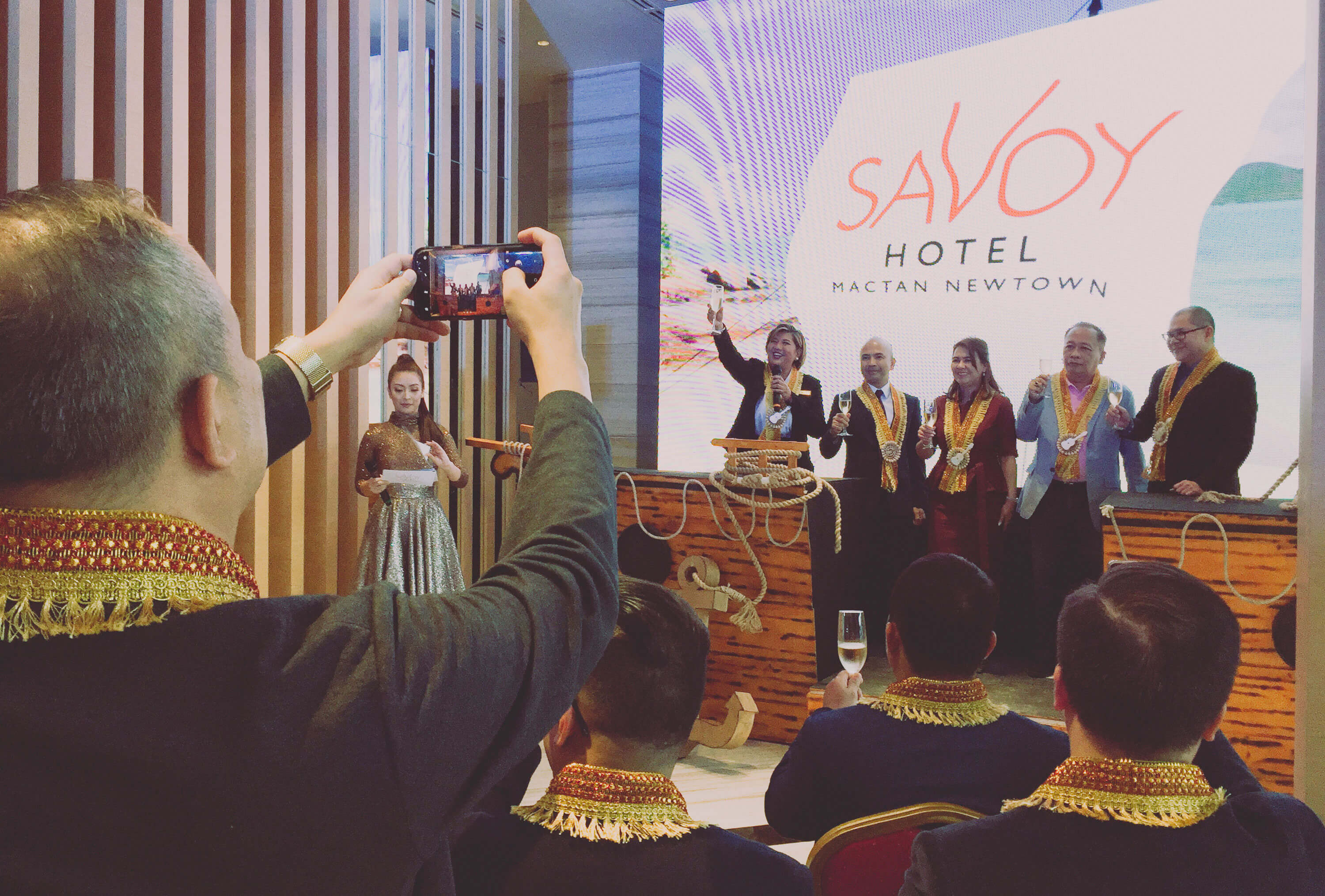CEREMONIAL TOAST. Savoy Hotel Mactan Newtown General Manager Grace Bartolome (left) lead a toast to the newly-opened hotel. With her are (from 2nd from left) Megaworld Cebu Properties, Inc. President Noli D. Hernandez, Megaworld Chief Operating Officer Lourdes T. Gutierrez-Alfonso, Lapu-Lapu City Tourism Officer Edward Mendez, Megaworld Hotels Managing Director Raymundo V. Melendres.