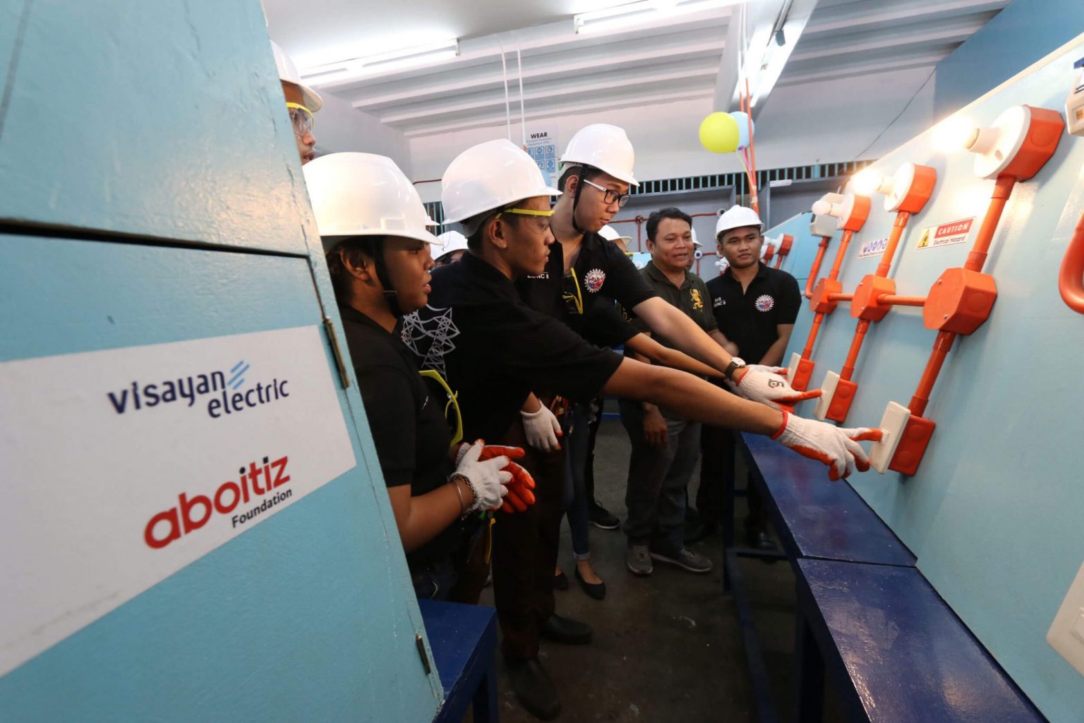 3 Cebu schools benefit from Visayan Electric’s Project E-lab