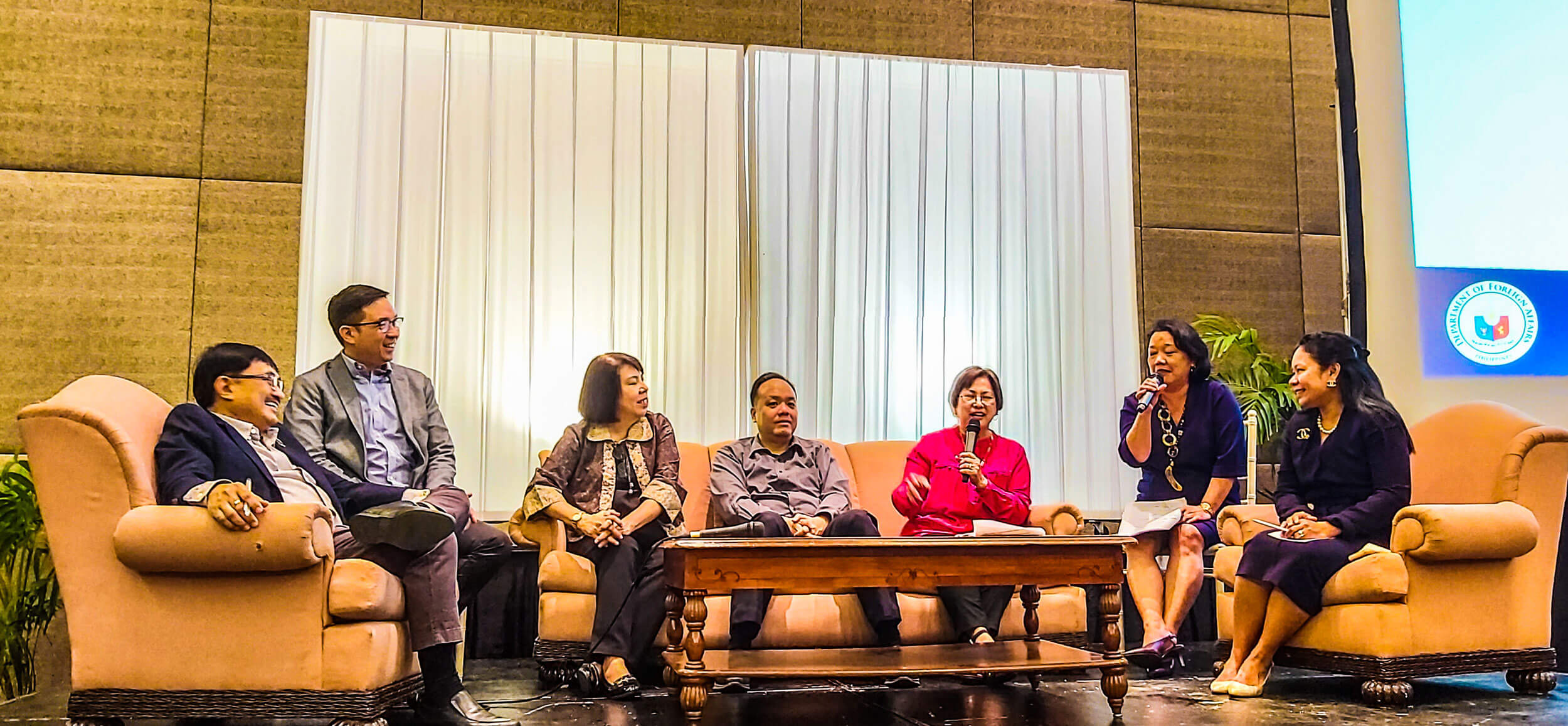 BENEFITS. (From left) Cebu Chamber of Commerce and Industry President Virgilio Espeleta, Global Star Motors Corporation Senior Vice President Kenneth Huan, Department of Trade and Industry Cebu Provincial Director Ma. Elena Arbon, Mandaue Chamber of Commerce and Industry former president Stanley Go, Land and Sky Travel Services, Inc. CEO Elizabeth Reyes, Sun.Star Publishing Executive Editor Michelle So, and Atty. Marisol Caneja talk about the benefits and cost of getting an APEC Business Travel Card.
