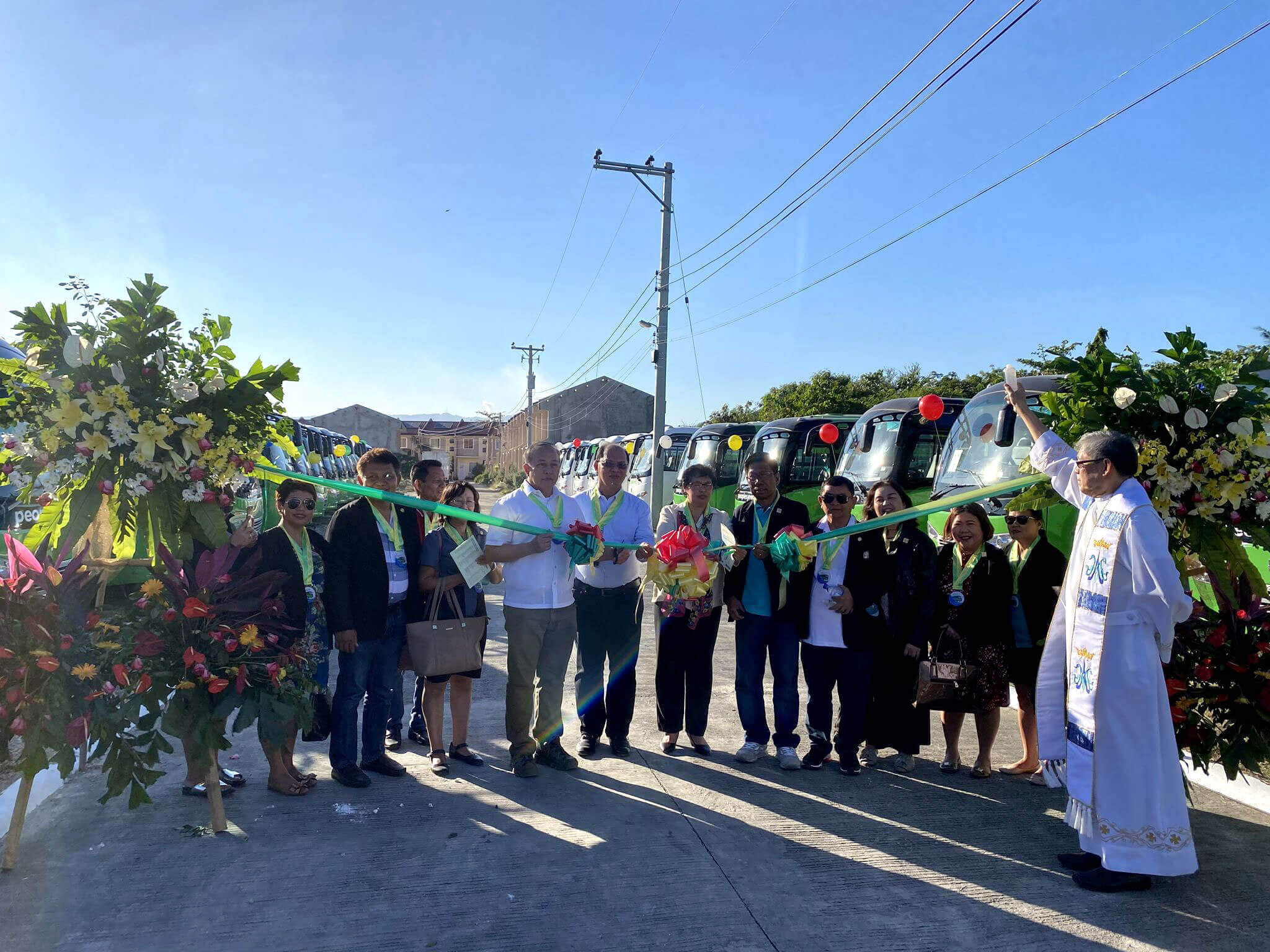 NEW UNITS. Cutting the ribbon during the blessing and launch of new PeoplesJeep units are LTFRB 7 Director Eduardo Montealto Jr (5th from left), Cebu People’s Multi-Purpose Cooperative CEO Macario Quevedo (6th from left), CDA 7 Director Nora Patron (7th from left), Cebu People’s Multi-Purpose Cooperative Board Chairperson Manolito S. Ardimer (8th from left), together with CPMPC board directors.