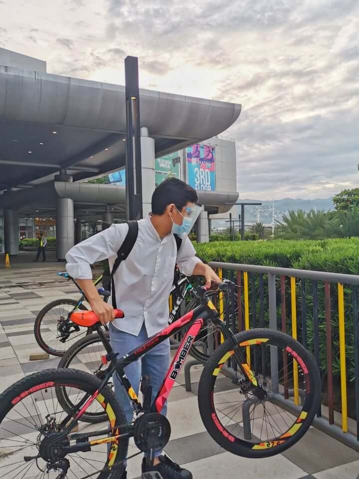 SM SEASIDE CITY CEBU. The bike racks are at the City Wing Arcade.