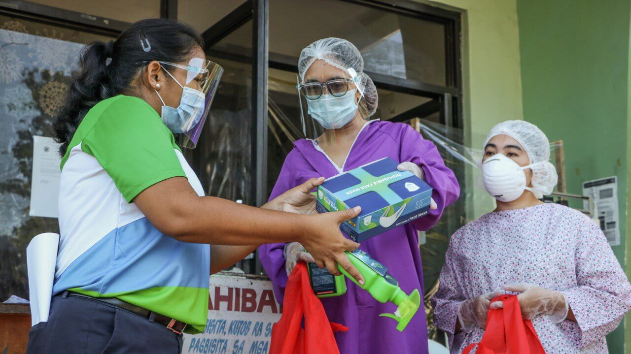 PLDT Group, PLDT-Smart Foundation respond to call for help of Cebu’s frontliners