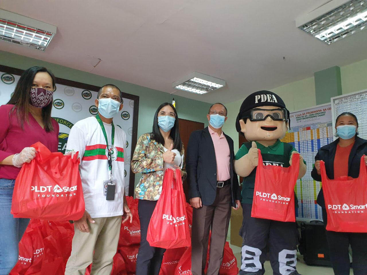 PLDT-Smart Foundation, PDEA distribute Happy Packs to children