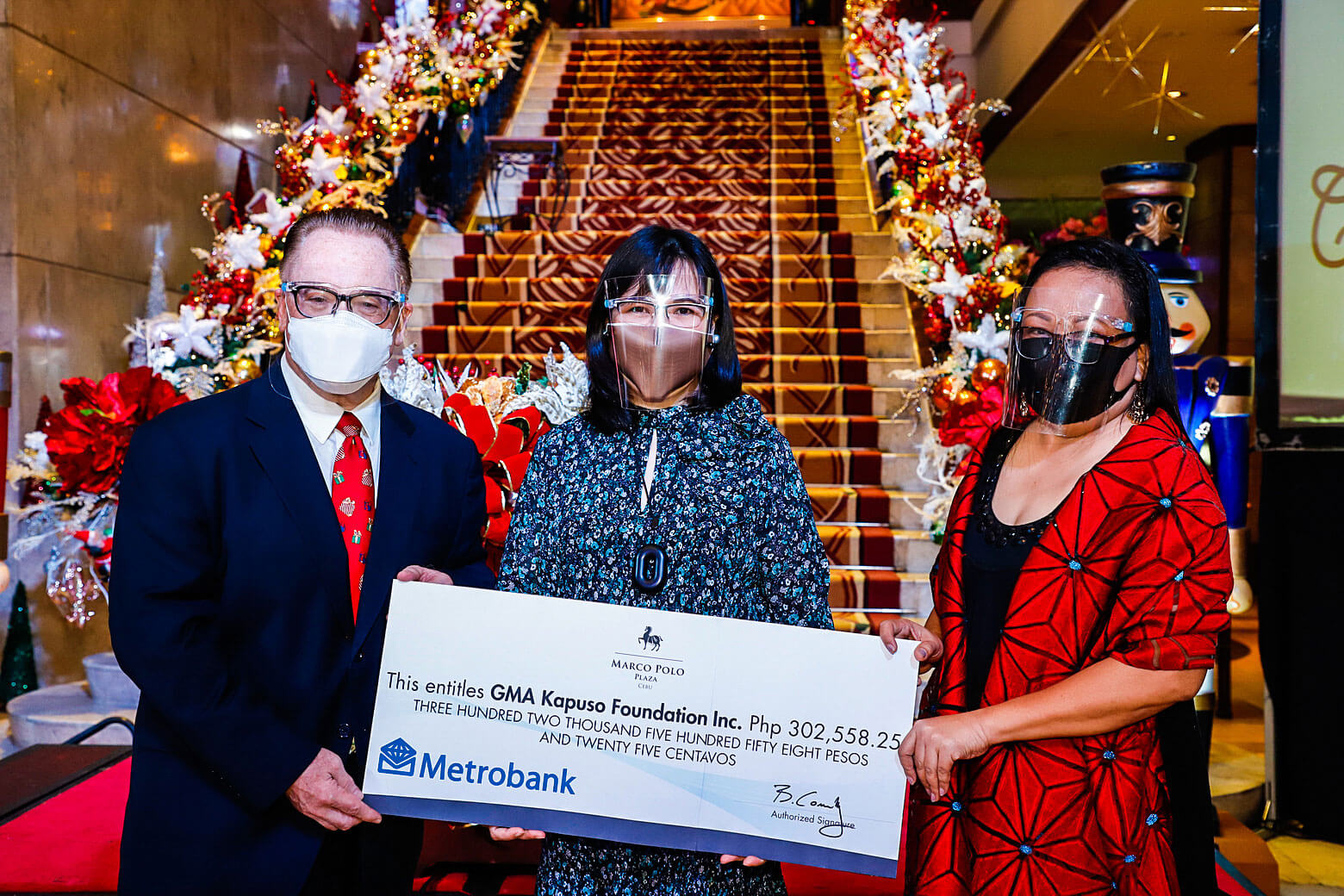 TURNOVER. Marco Polo Plaza General Manager Brian Connelly turns over last year’s donations amounting to P302,558.25 to Ann Marie Tan, Station Manager of GMA Regional TV Central and Eastern Visayas and Amabelle Russiana, GMA Kapuso Foundation Regional Coordinator.