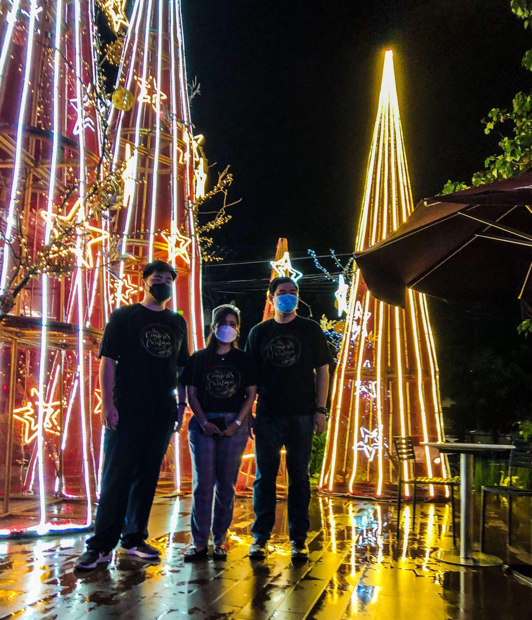 CEREMONIAL LIGHTING. Chief Operating Officer Myra Lynn Gilig and Jason and Justin Gaisano of Taft Properties lead the ceremonial ceremonial lighting of the Christmas trees at the company’s premier development East Gate Cebu along the intersection of major avenues Pope John Paul II and Cardinal Rosales.
