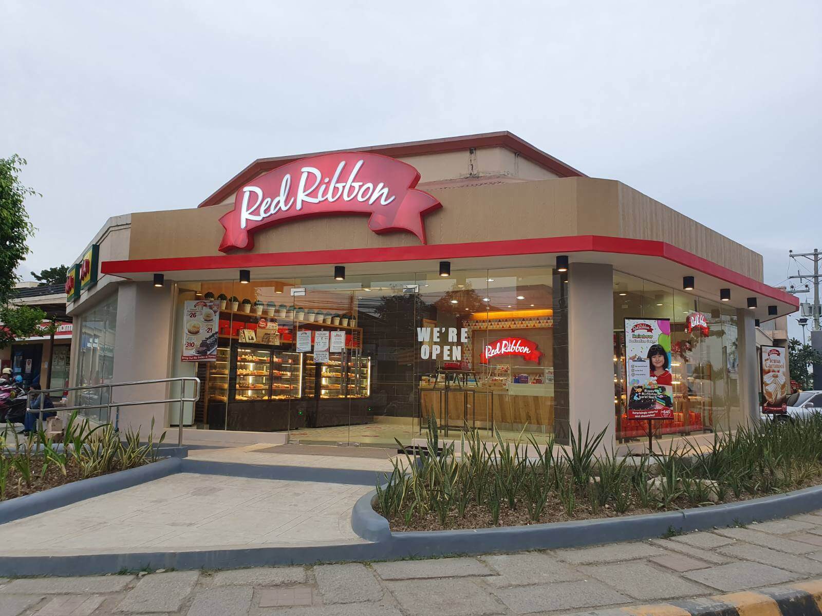 Red Ribbon opens 500th store in Lapu-Lapu City