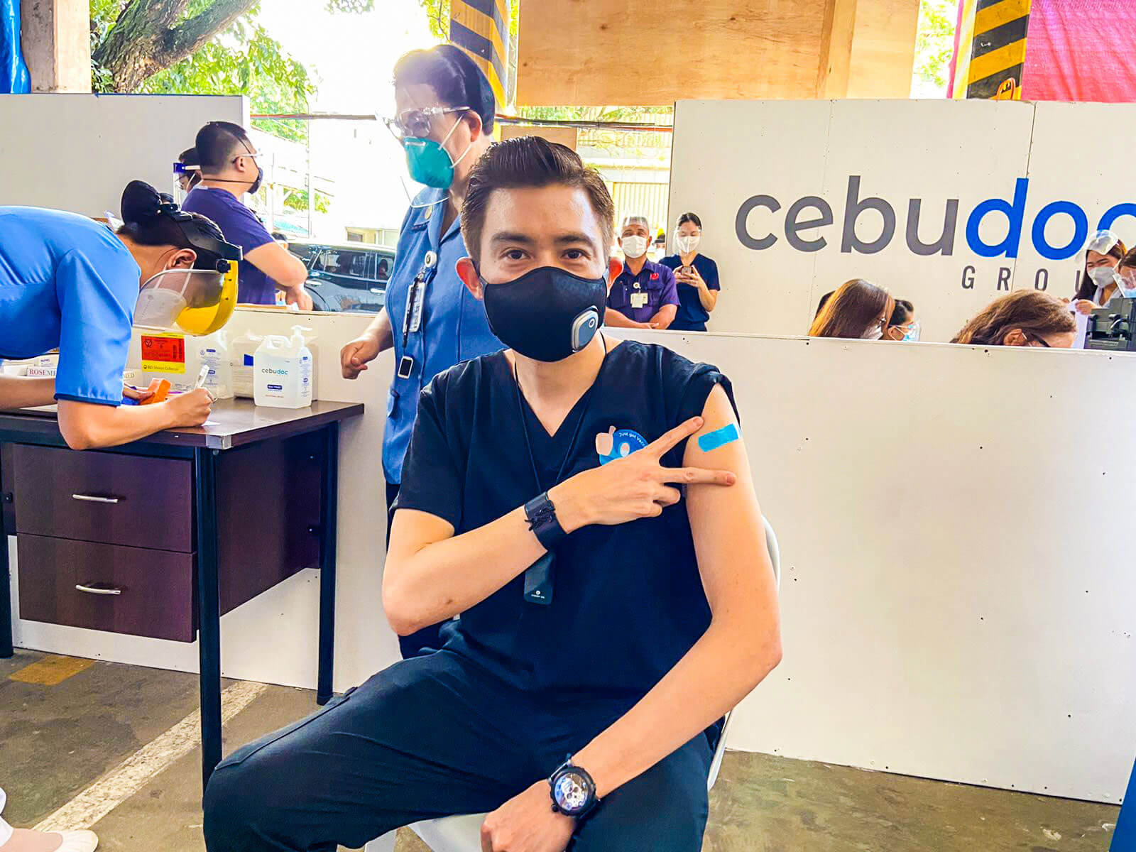 CebuDoc Group frontliners receive Sinovac vaccine