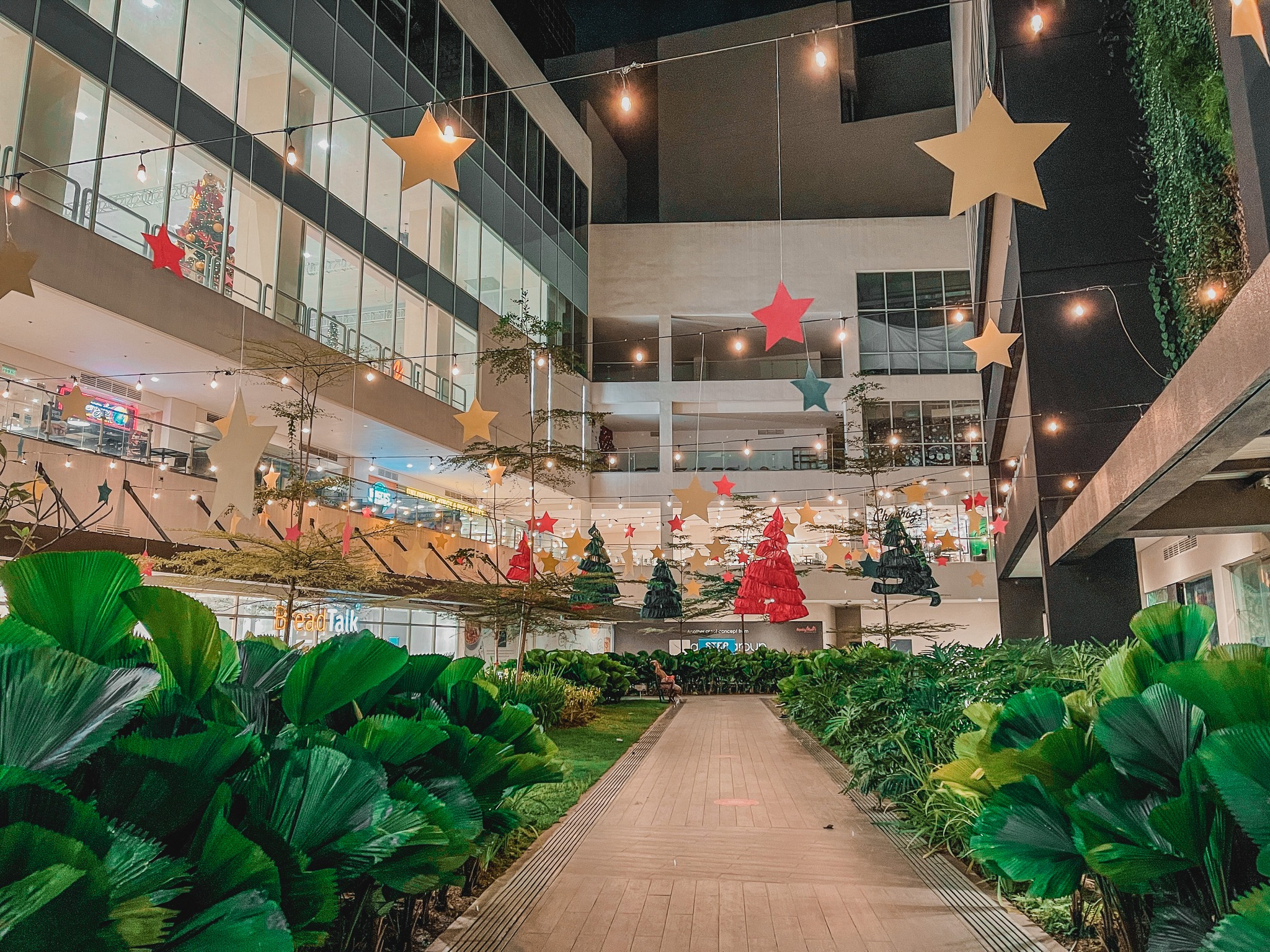 Ayala Malls Central Bloc kicks off Christmas season