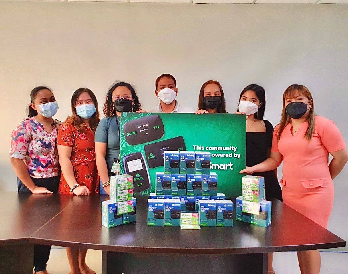Smart helps Visayan students with digital tools amid Omicron, Odette