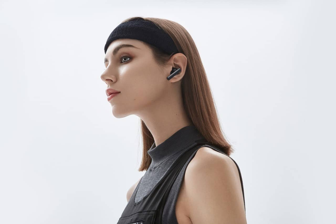  Stylish and synchronized: All DIZO audio products are customizable and controllable  with the realme Link app.
