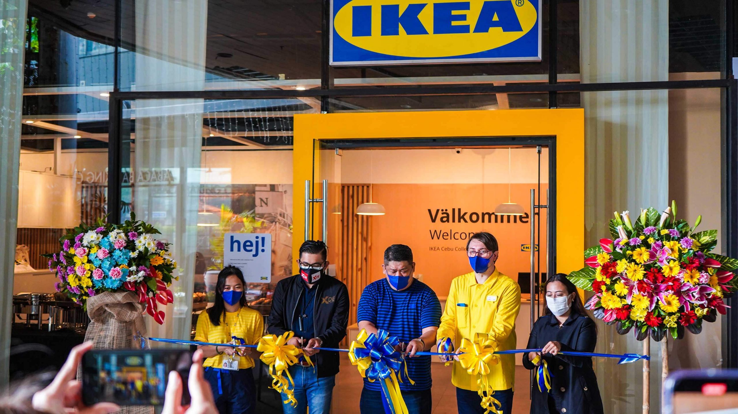 OPENING OF CEBU COLLECTION POINT. Cutting the ribbon to mark the opening of the collection point at the Robinsons Galleria Cebu in Cebu City are (from left) Angela Takayanaki, IKEA Interior Designer; Eric Cruz, Director of Business Development at XDE Logistics; Jon Cinconiegue, Fulfillment Officer, IKEA PH; Jarek Lesniewski, In Store Logistics Manager at IKEA Pasay City; and Mae Adolfo, Operations Director Robinsons Land.