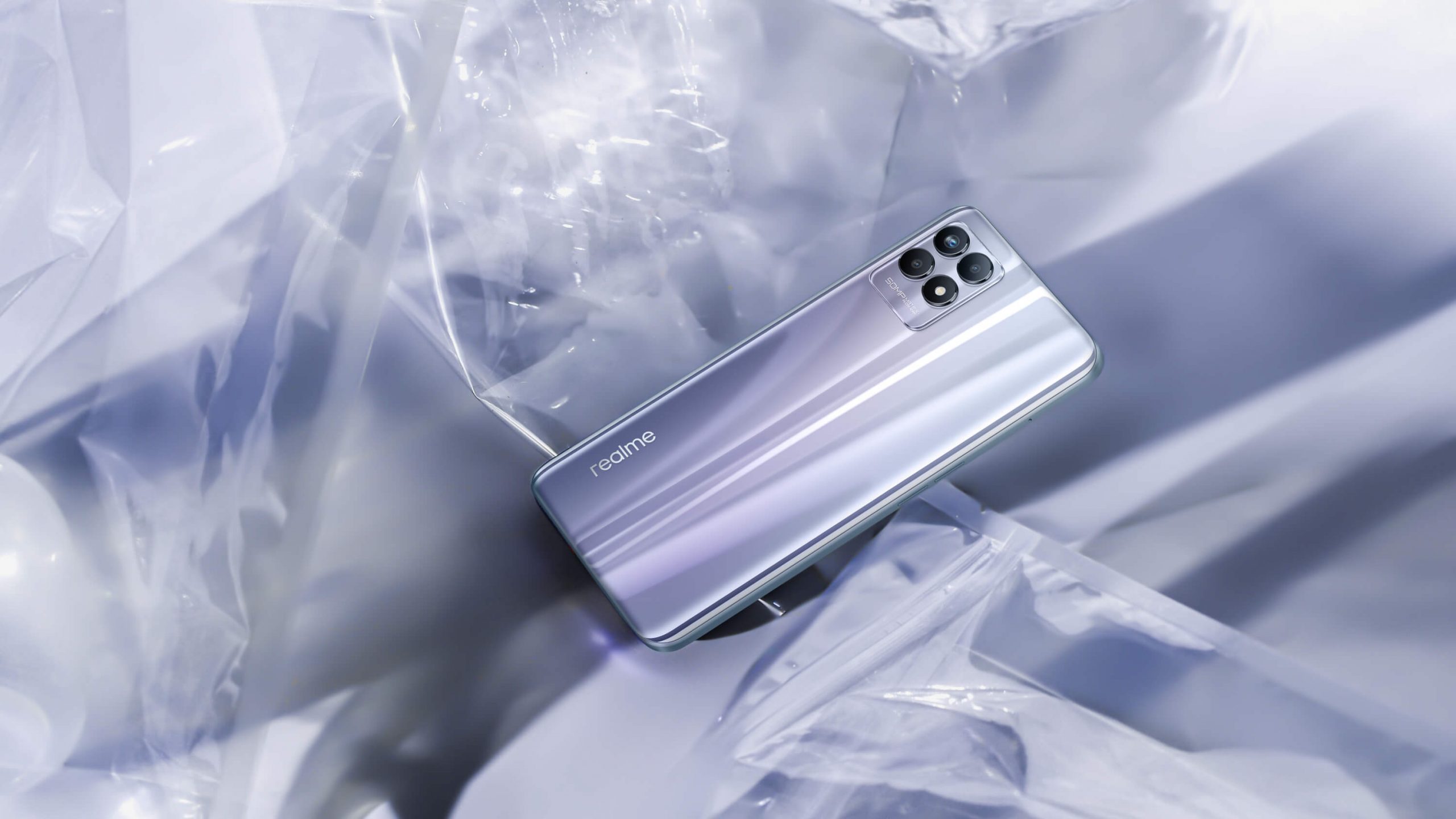 The realme 8i in Stellar Purple
