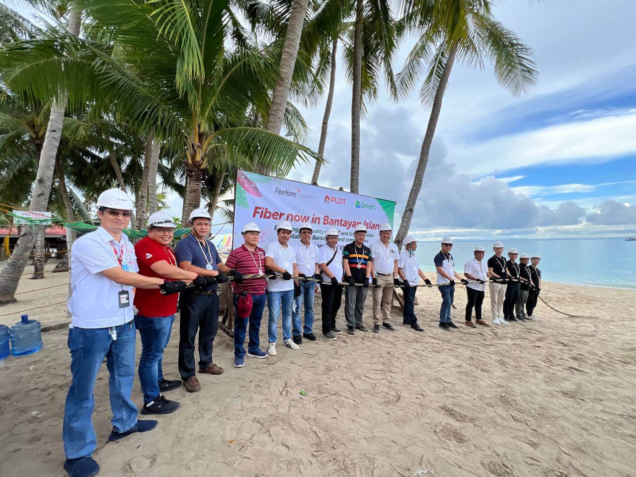 PLDT FIBERS UP BANTAYAN ISLAND: The Philippines’ leading integrated telco company PLDT Inc. held a cable landing ceremony at the Municipality of Santa Fe in Bantayan island, attended by leaders from the LGU, PLDT, Smart and FiberHome. With PLDT fiber on the island, residents and tourists may now look forward to enhanced connectivity. Gracing the event were LGU representatives led by Santa Fe Mayor Ithamar Espinosa, Bantayan Mayor Arthur Despi, Brgy Poblacion, Santa Fe barangay captain Renato Bajalla, and Siegfred Cataluña, Municipal Administrator of Santa Fe; representatives from PLDT and Smart, led by Robert Pascual, PLDT Head of Fixed Transport Engineering, Arnold Gabrinao, VisMin Head of PLDT Fiber Engineering, Rhod Ebon, AVP/Center Head of PLDT and Smart Network Field Services, and Christian Philip Remigio, Head of PLDT FOC Project Management; Edgar Burdador of PLDT Home; Kent De La Calzada, Head of PLDT Enterprise in Visayas; and Spark Zang of FiberHome.