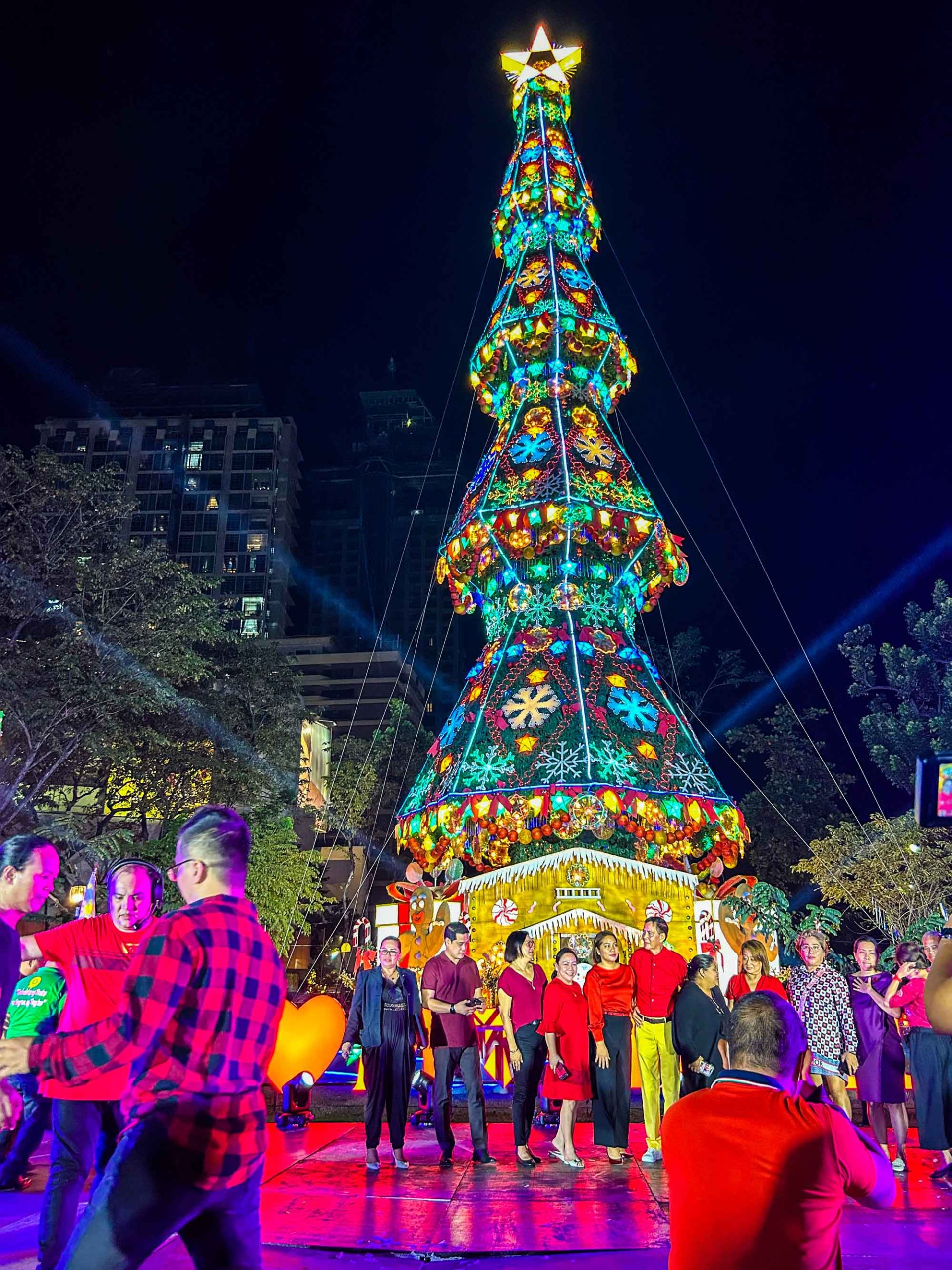 Guests have their photos taken at the Tree of Hope with Cebu City Mayor Michael Rama and his wife Malou.