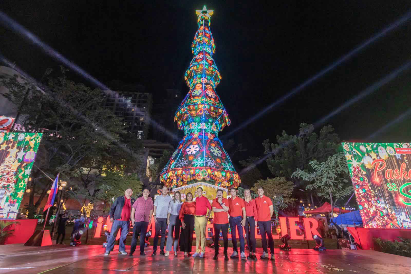 TREE OF HOPE. As part of its long-standing tradition, M. Lhuillier lit up its 120-foot Christmas tree, the tallest in the Visayas, at Fuente Osmeña. Present during the lighting ceremony were Michel Lhuillier, chairman of the board of M Lhuillier Financial Services Inc; his son Michael Lhuillier, president and chief executive officer of M Lhuillier Financial Services Inc; Michael’s son, Michael James; Michael’s wife, Joanna Maitland-Smith Lhuillier, together with Cebu City Mayor Michael Rama and his wife, Malou.