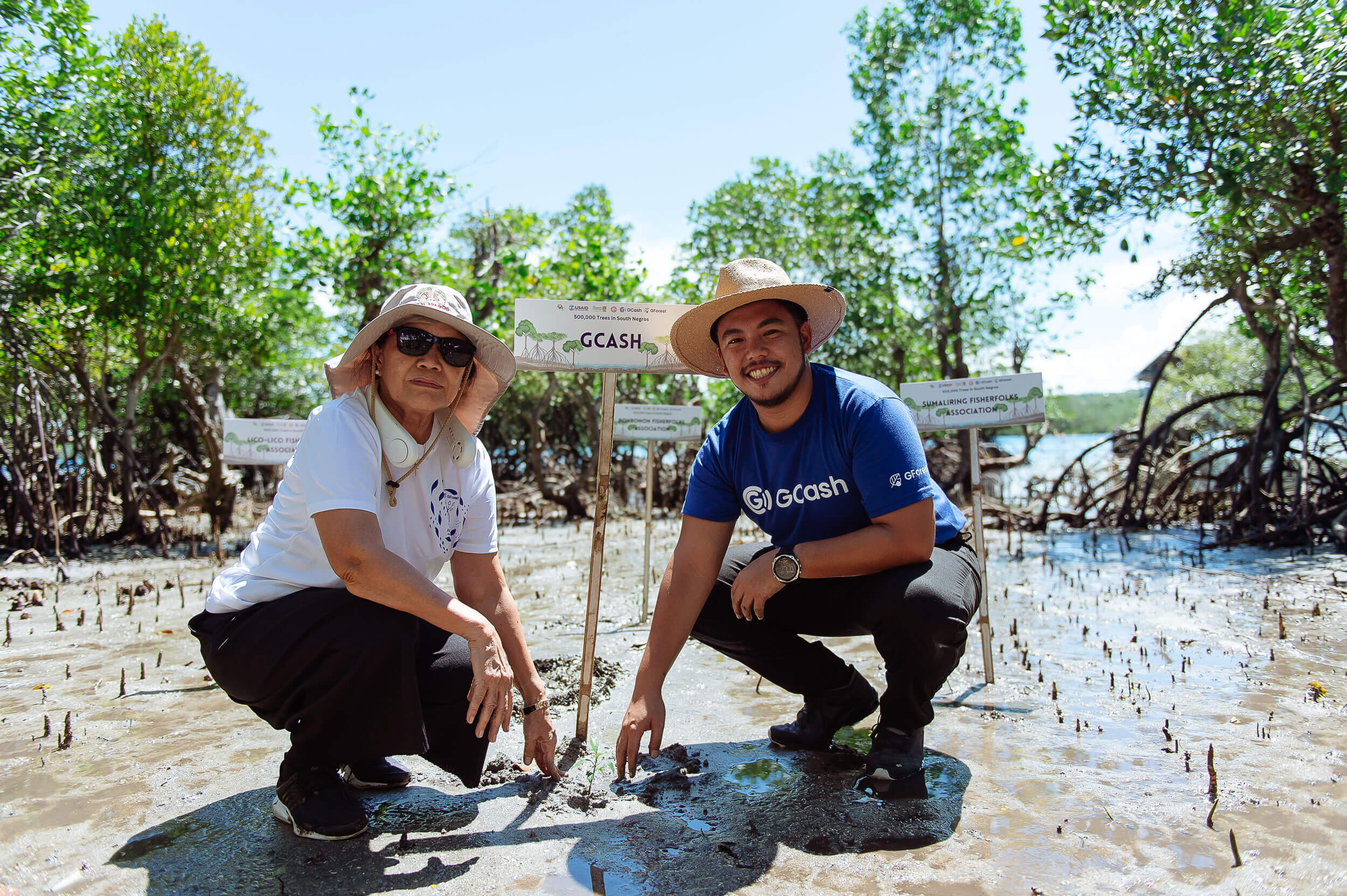 Dr. Nida Calumpong, Profesor Emeritus of Silliman University and CJ Alegre, Head of Sustainability of GCash plant a seedling to celebrate the launch of the Half a Million Trees in South Negros project.