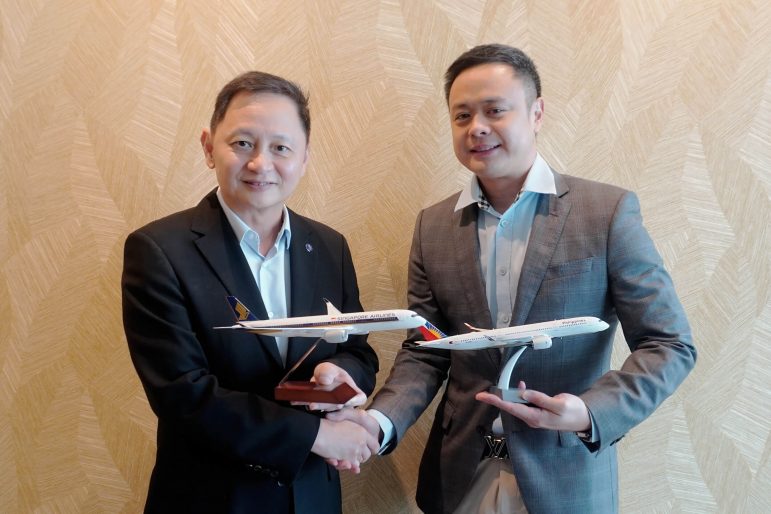 Singapore Airlines Chief Executive Officer Goh Choon Phong (left) and Philippine Airlines President and Chief Operating Officer Captain Stanley K. Ng (right) at the signing of the new codeshare partnership agreement.