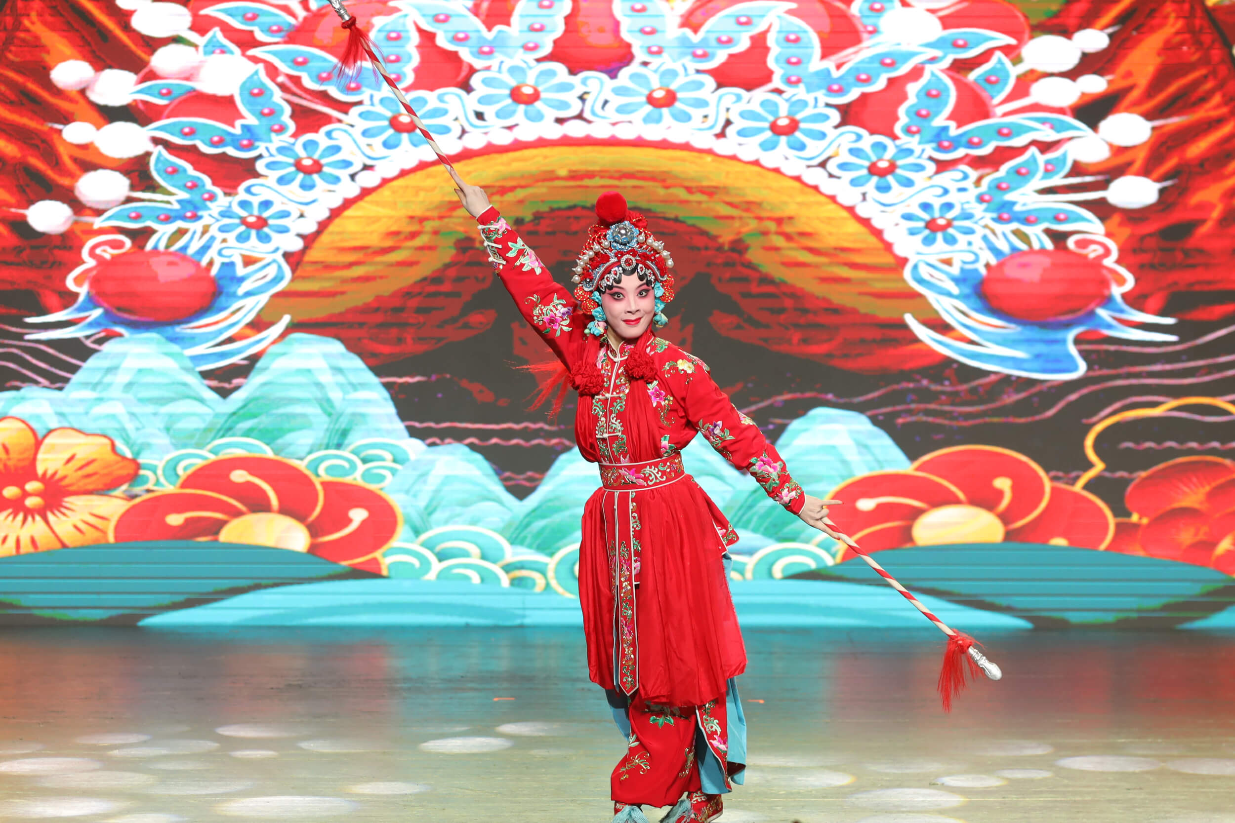 The Peking Opera martial arts drama “Sizhou City” is a famous Wudan opera. It involves martial arts abilities performed elegantly and exquisitely in one go.