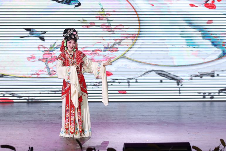 “The Matchmaker” is a Peking Opera classic. Hongniang, a clever and brave maid, helps her lady marry her true love despite a disapproving mother. The name “Hongniang” has come to mean “matchmaker” in the Chinese vocabulary.